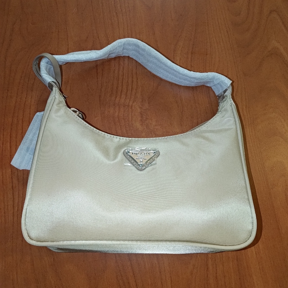 Prada Re-Edition 2000 Mini-bag Beige Brand New
